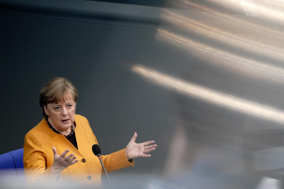 Bundeskanzlerin Angela Merkel (CDU) entschuldigt sich im Bundestag für die übereilig getroffenen Oster- und Lockdown-Beschlüsse der Bund-Länder-Konferenz. Foto: Kay Nietfeld / dpa