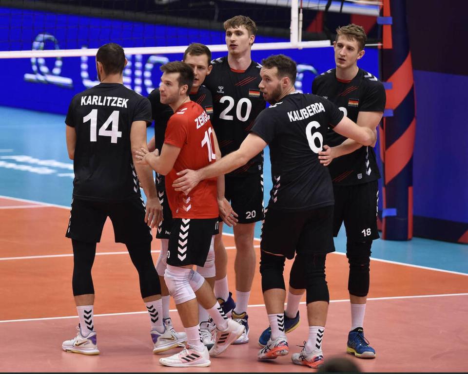 Volleyballer bangen um Viertelfinal-Einzug