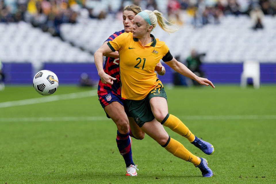 Matilda's Ellie Carpenter, left, and United States' Emily Fox battle for the ball during the international soccer match between the United States and Australia at Stadium Australia in Sydney, Saturday, Nov. 27, 2021. (AP Photo/Mark Baker)