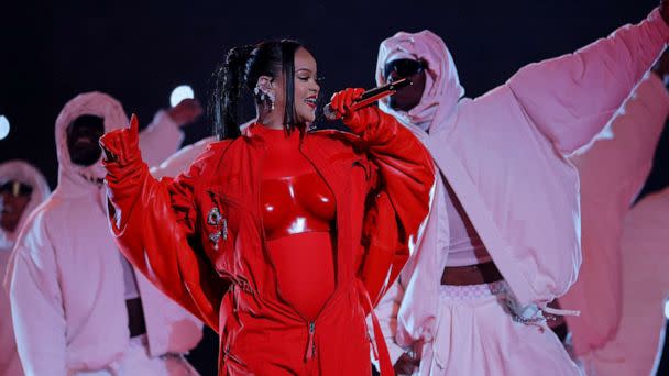 Rihanna reveals details of her Super Bowl halftime show on GMA 