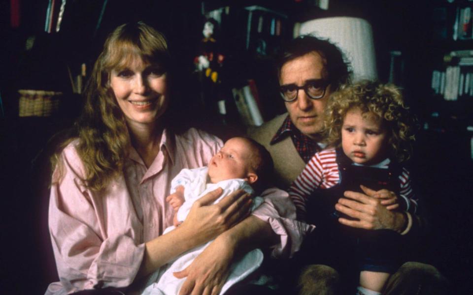 Woody Allen with Mia Farrow and family in 1988 - Rex