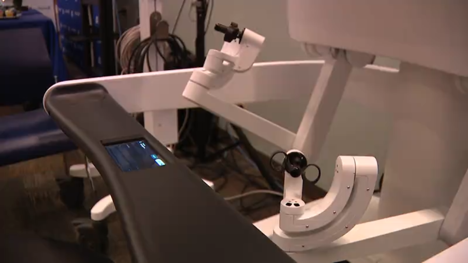 <div>The Da Vinci 5 is a surgical robot, the first-of-its-kind in Washington state.</div> <strong>(FOX 13 Seattle)</strong>