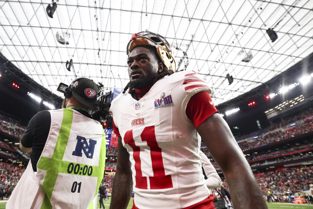 LAS VEGAS, NV - 11 FEBRUARI: Brandon Aiyuk #11 dari San Francisco 49ers menuju ruang ganti sebelum Super Bowl LVIII melawan Kansas City Chiefs di Allegiant Stadium pada 11 Februari 2024 di Las Vegas, NV. (Foto oleh Perry Knotts/Getty Images)