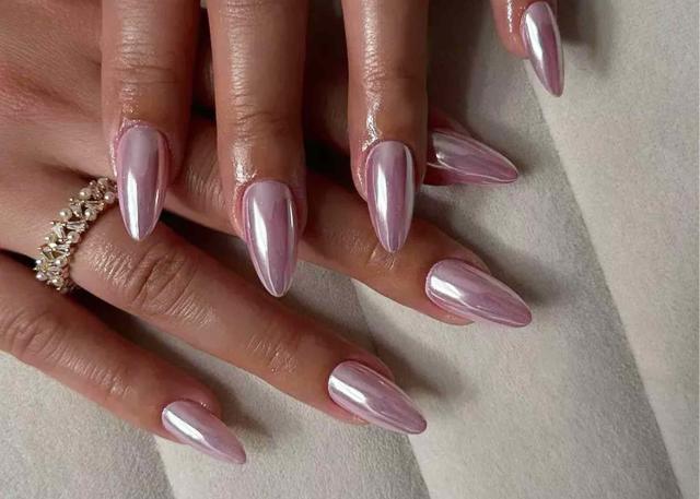 Professional Gel Nail Polish Colour Coat - Living For Lilac – The Manicure  Company