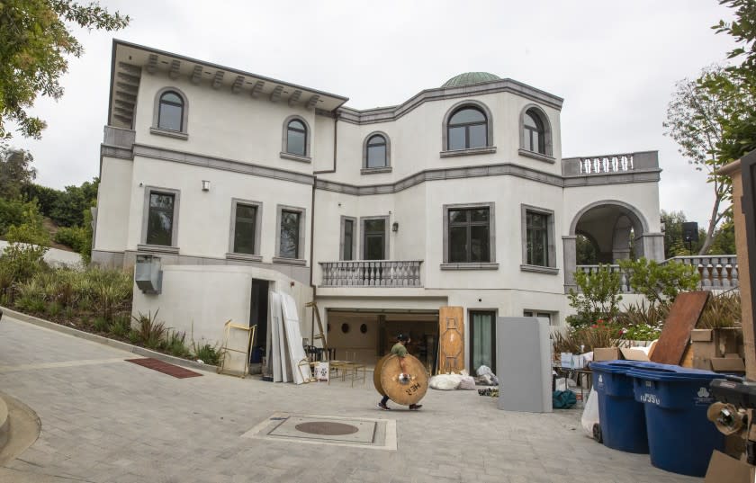 HOLMBY HILLS, CA - AUGUST 06: Party rental crews pack up at the scene of a wedding at 10350 Wyton Drive on Thursday, Aug. 6, 2020 in Holmby Hills, CA. Police reacting to noise complaints shut down the wedding reception after receiving multiple noise complaints Wednesday night.(Brian van der Brug / Los Angeles Times)