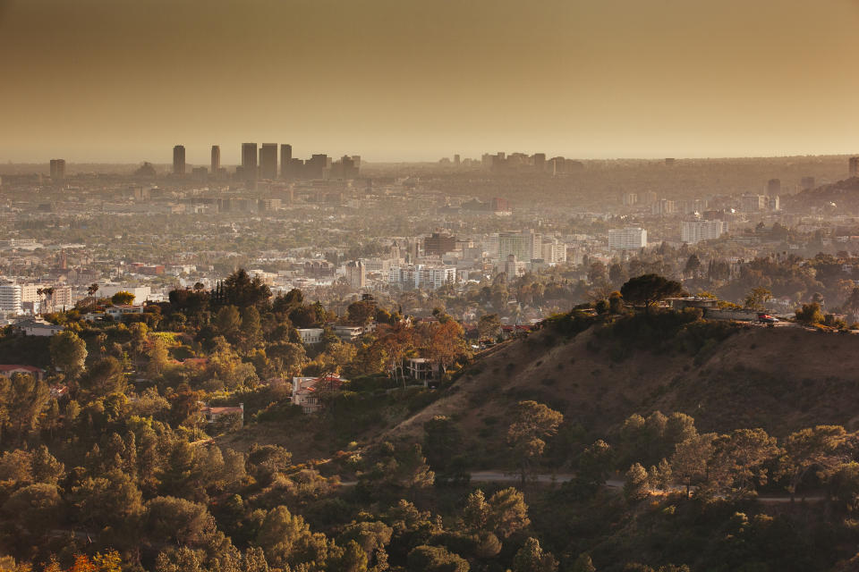 <p>El mercado de la vivienda se ha disparado en Los Ángeles con una subida del 10,9% del precio de venta y de un 5% del alquiler. No obstante, con una puntuación de 1,31, no sufre burbuja inmobiliaria. (Foto: Getty Images).</p> 