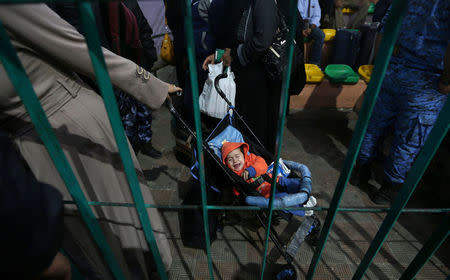 Palestinians wait for travel permits to cross into Egypt, for the first time after Hamas ceded Rafah border crossing to the Palestinian Authority, in Khan Younis in the southern Gaza Strip November 18, 2017. REUTERS/Ibraheem Abu Mustafa