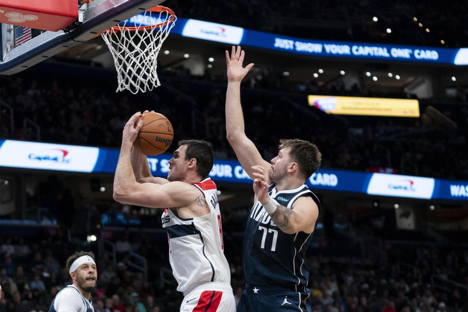 Washington Wizards forward Danilo Gallinari (88) shoots against Dallas Mavericks guard Luka Doncic (77) during the first half of an NBA basketball game Wednesday, Nov. 15, 2023, in Washington. (AP Photo/Stephanie Scarbrough)