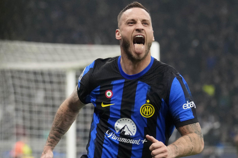 Inter Milan's Marko Arnautovic celebrates after scoring his side's opening goal during the Champions League, round of 16, first leg soccer match between Inter Milan and Atletico Madrid, at the San Siro stadium in Milan, Italy, Tuesday, Feb. 20, 2024. (AP Photo/Luca Bruno)