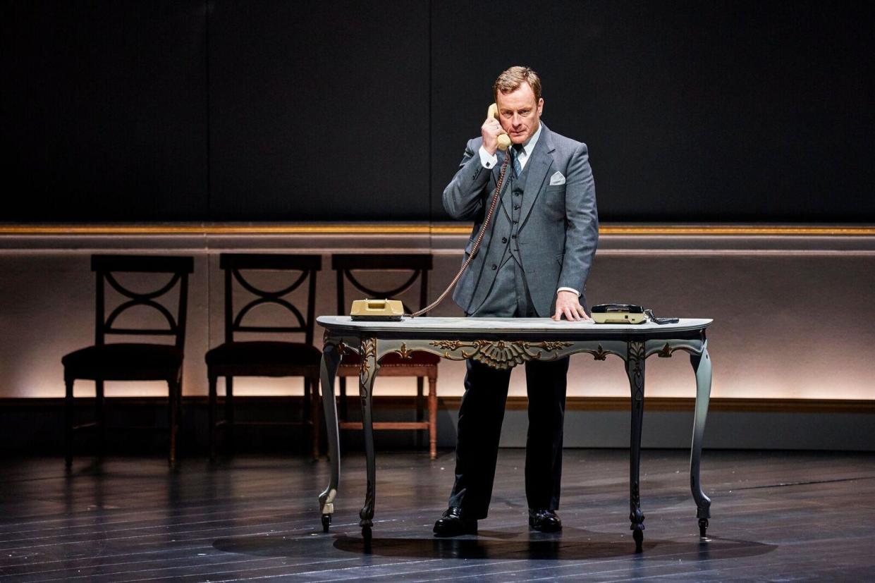 Tense: Toby Stephens in Oslo: Brinkhoff Mögenburg