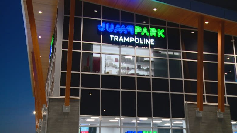 Sherwood Park man files $17M lawsuit against trampoline park after breaking neck in foam pit