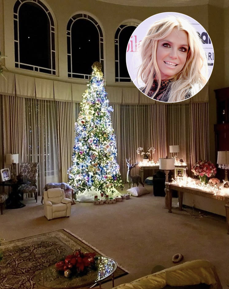 <p>This is how Britney does Christmas, y’all! The tree is not one to go unnoticed, just like the pop star. (Photo: <a rel="nofollow noopener" href="https://www.instagram.com/p/BcGdujHF8WU/?hl=en&taken-by=britneyspears" target="_blank" data-ylk="slk:Britney Spears via Instagram;elm:context_link;itc:0;sec:content-canvas" class="link ">Britney Spears via Instagram</a>) </p>