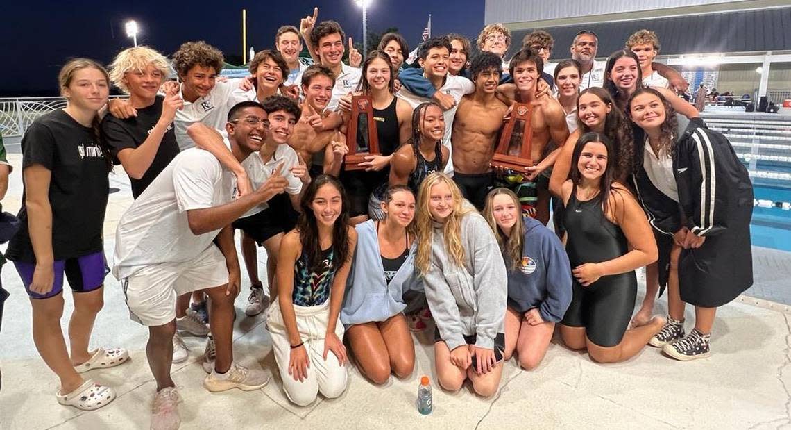 The Ransom Everglades boys’ and girls’ swim teams.