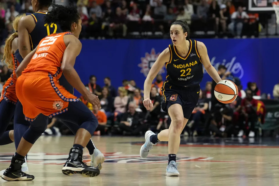 UNCASVILLE, CONNECTICUT - SEPTEMBER 22: Caitlin Clark #22 of the Indiana Fever advances the ball during the second half of a first-round WNBA playoff game against the Connecticut Sun at Mohegan Sun Arena on September 22, 2024 in Uncasville, Connecticut. The Sun defeated the Fever 93-69. NOTE TO USER: User expressly acknowledges and agrees that, by downloading and or using this photograph, User is consenting to the terms and conditions of the Getty Images License Agreement. (Photo by Joe Buglewicz/Getty Images)