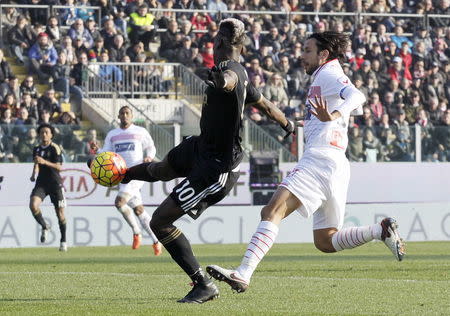 Football Soccer - Carpi v Juventus - Braglia stadium, Modena, Italy- 20/12/15 - Juventus' Paul Pogba in action against Carpi. REUTERS/Alessandro Garofalo