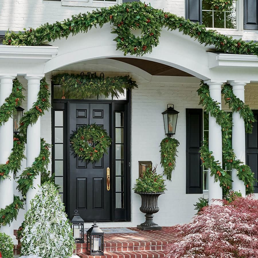 The Best Christmas Garlands to Create a Winter Wonderland at Your Home