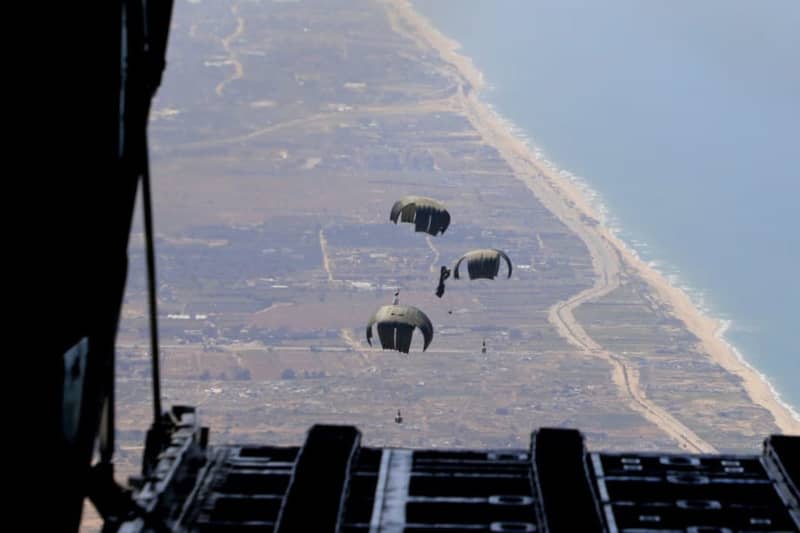 Humanitarian aid being airdropped from a a Jordanian military aircraft over the Gaza Strip. -/petra/dpa