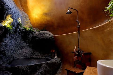 蘑菇屋的岩石浴室也超魔幻  PHOTO CREDIT: 花見幸福莊園FB