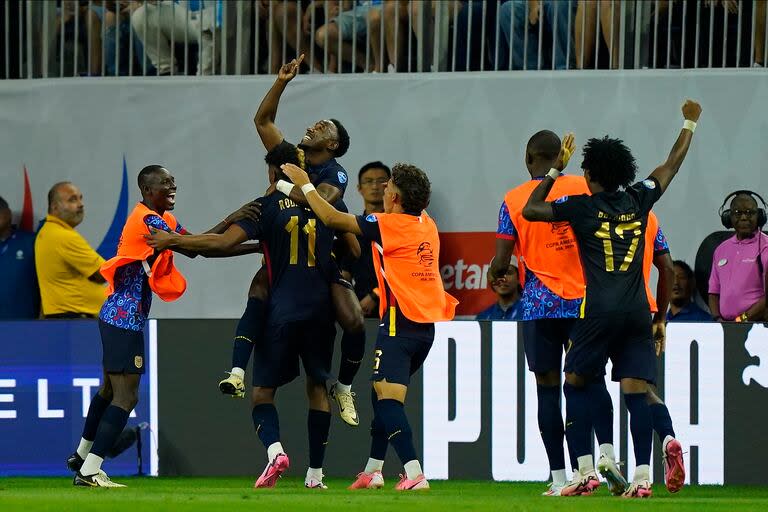 El golpe del final del partido, el gol ecuatoriano, marcado por Kevin Rodríguez, que puso en peligro la continuidad de Argentina en la Copa América