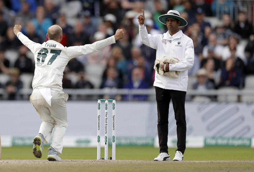 MANCHESTER, ENGLAND - SEPTEMBER 08: Nathan Lyon of Australia celebrates as Umpire Kumar Dharmasena gives Jofra Archer of England out LBW during day five of the 4th Specsavers Test between England and Australia at Old Trafford on September 08, 2019 in Manchester, England. (Photo by Ryan Pierse/Getty Images)