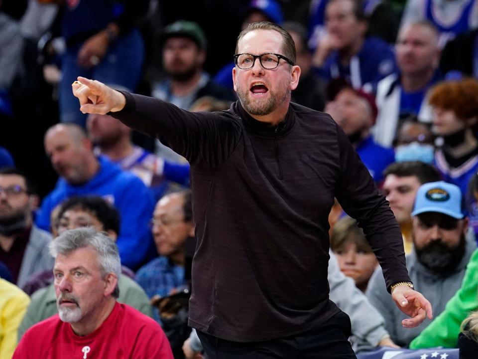 Nick Nurse yells and points during a Raptors game.