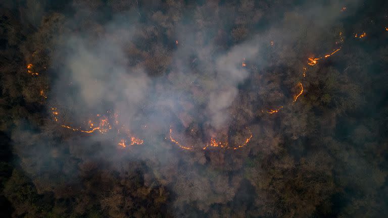 Incendios en la comunidad de San Ignacio,  a 20 km de Islas de Cañas, departamento de Orán