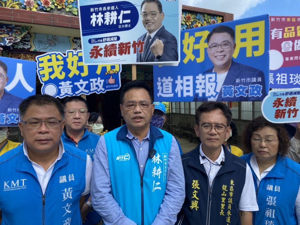 國民黨新竹市長參選人林耕仁十五日端出教育政策，針對新竹家長最關心的教育問題提出「教育新竹七主軸」。（記者曾芳蘭攝）