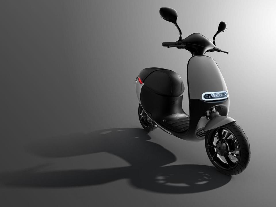 顛覆市場對電動機車想像的 Gogoro 1 系列，憑藉著「以簡馭繁」的設計哲學與航太科技的造車工藝，形塑 Gogoro 經典之作，成功打開 Gogoro 品牌知名度。