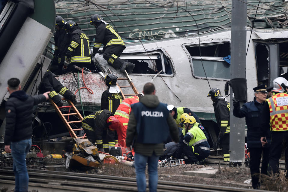 Deadly commuter train derailment near Milan