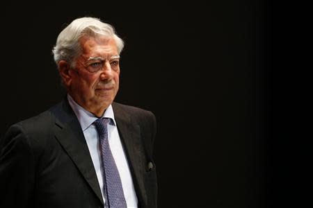 Peruvian writer and Nobel literature laureate Mario Vargas Llosa attends a forum in support of Venezuela's opposition in Caracas April 24, 2014. REUTERS/Jorge Silva