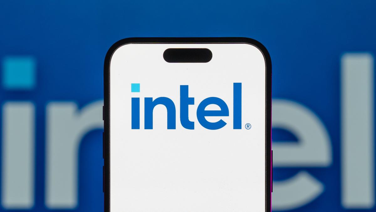 Intel натрупва запаси, тъй като сделката с Apollo за  милиарда е близо до завършване: Wall Street Journal