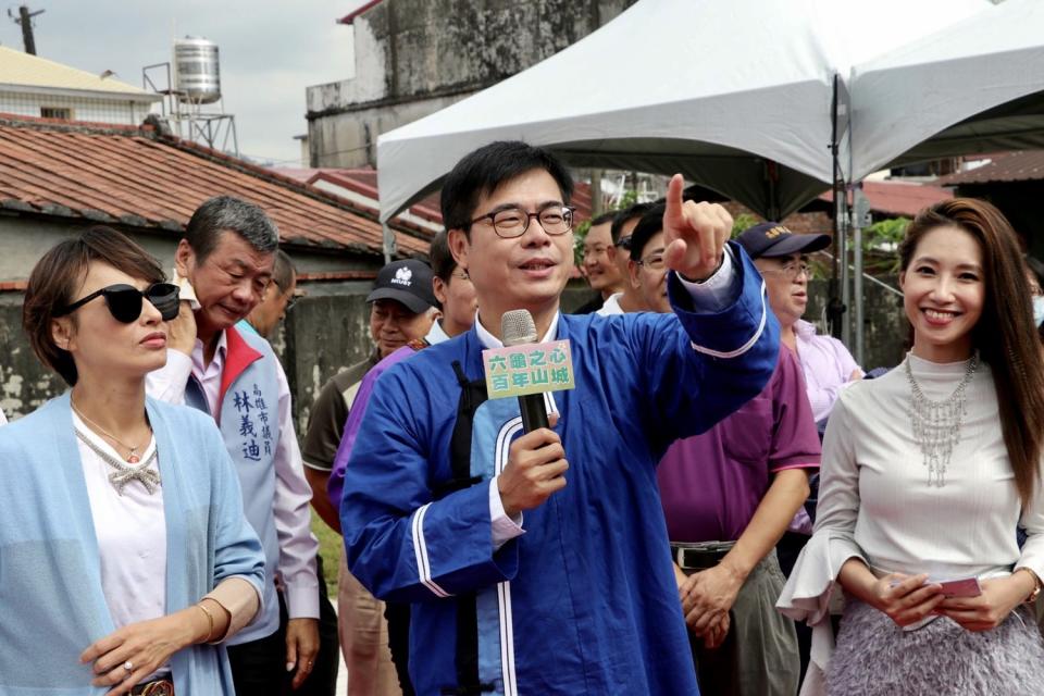 陳其邁(中)參加六龜山城老街再起活動。   圖：高雄市政府/提供