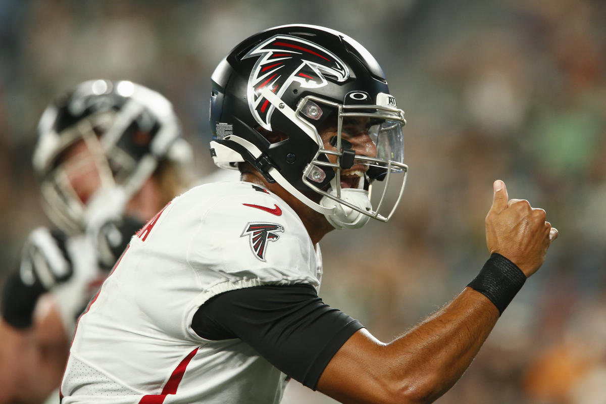 EAST RUTHERFORD, NJ - AUGUST 22: Atlanta Falcons quarterback Marcus Mariota  (1) during warm up prior to the National Football League game between the  New York Jets and the Atlanta Falcons on