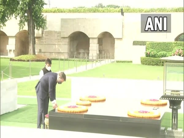 Minister of Foreign Affairs of Serbia, Nikola Selakovic pays tribute to Mahatma Gandhi at Rajghat on Monday