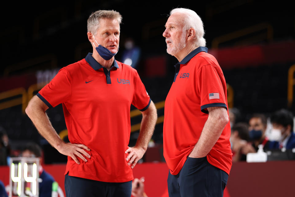 金州勇士教練Steve Kerr (圖左)、聖安東尼奧馬刺教練Gregg Popovich。(Photo by Gregory Shamus/Getty Images)