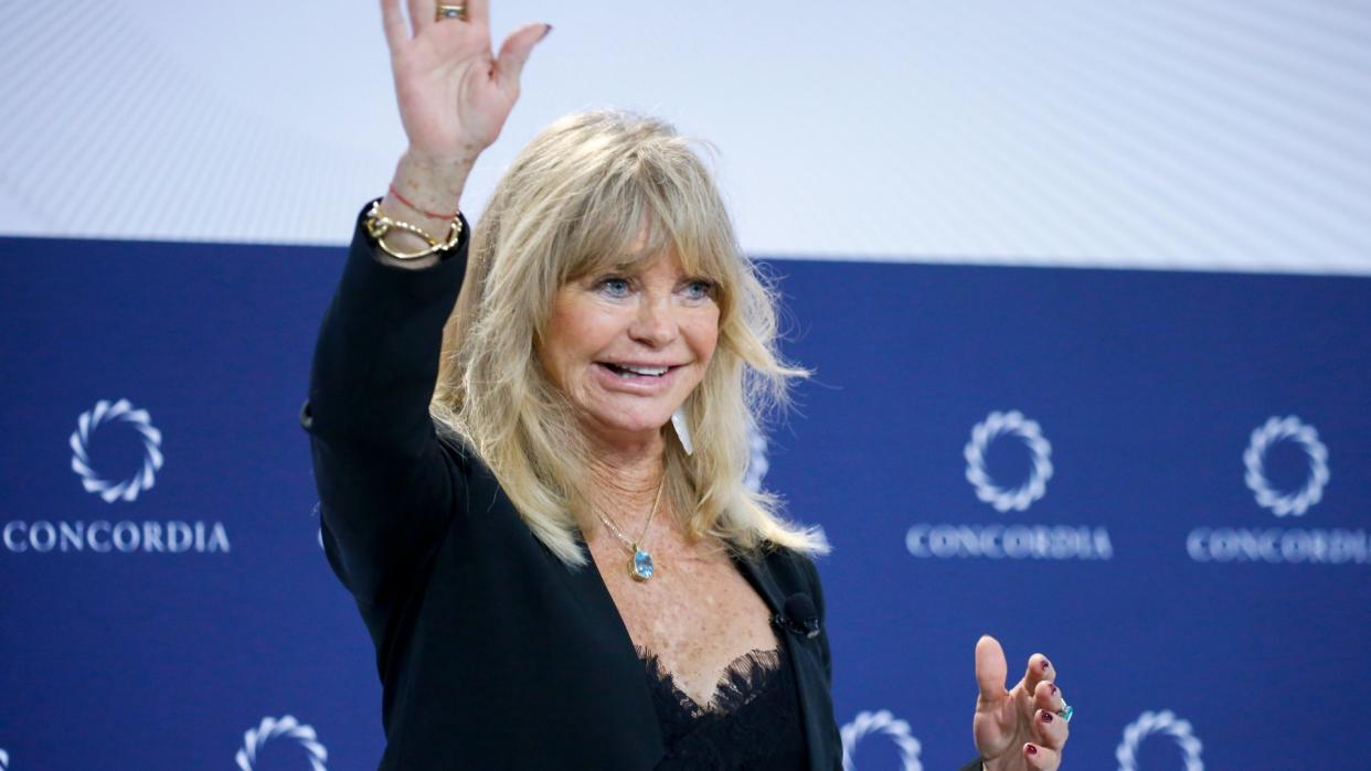  Goldie Hawn has shared the most unbelievable story. 