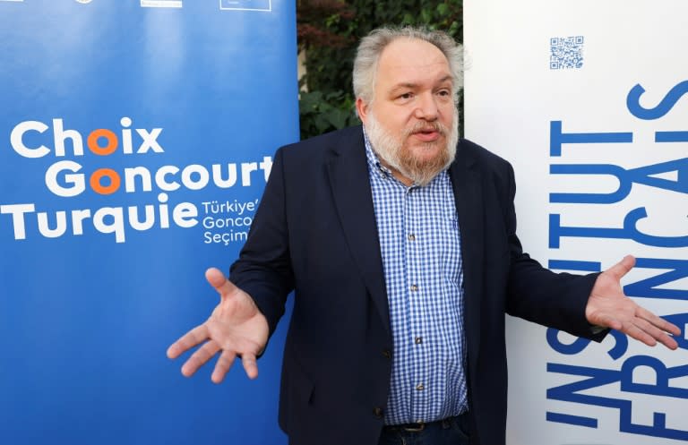 Le président du jury du "Choix Goncourt", l'écrivain français Mathias Enard, lors d'un entretien à Ankara, le 17 avril 2024 en Turquie (Adem ALTAN)