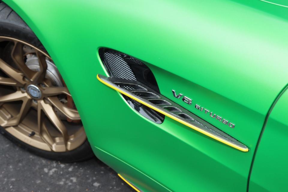 位於前葉子版上的風刀，則是Mercedes-AMG GT R原廠就已標配的設計，外型相當俐落好看。
