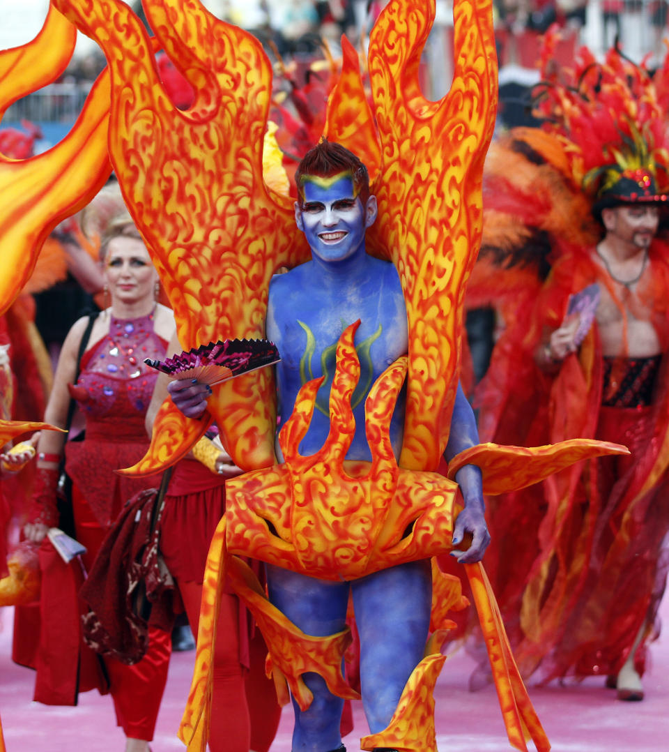 A guests in costume arrives for the opening ceremony of the 20th Life Ball in front of the city hall in Vienna, Austria, on Saturday, May 19, 2012. The Life Ball is a charity gala to raise money for people living with HIV and AIDS. (AP Photo/Ronald Zak)