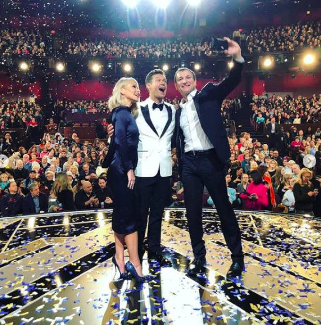 kelly-ripa-ryan-seacrest-awards-show