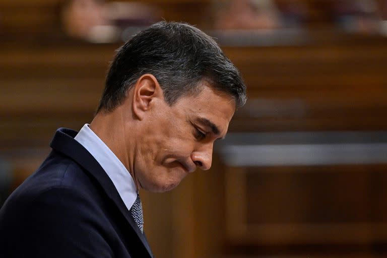 Pedro Sánchez, durante el discurso ante el Parlamento, en Madrid. (Photo by Pierre-Philippe MARCOU / AFP)