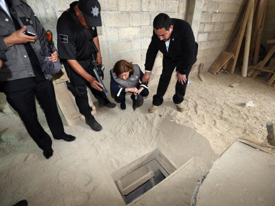 Mexico's attorney general examines the opening of the tunnel through which Guzman escaped (AFP)