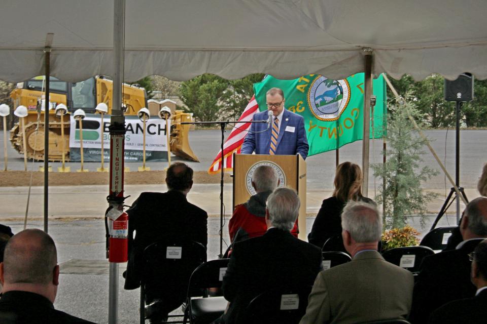 Fitzgerald explains the history of the courthouse project.