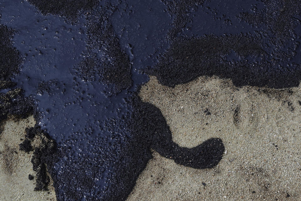 Part of oil spill is seen along Sentosa's Tanjong Beach area in Singapore, Sunday, June 16, 2024. An oil spill caused by a dredger boat hitting a stationary cargo tanker has blackened part of Singapore’s southern coastline, including the popular resort island of Sentosa, and sparked concerns it may threaten marine wildlife. (AP Photo/Suhaimi Abdullah)