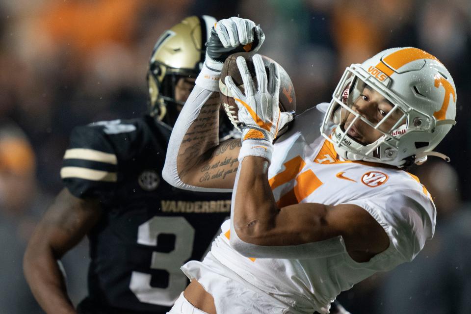 Tennessee wide receiver Jalin Hyatt pulls in a catch.