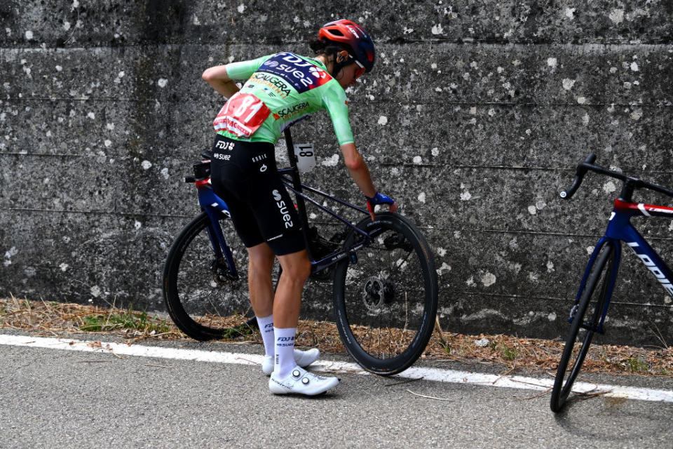 BORGO VAL DI TORO ITALY  JULY 03 Marta Cavalli of Italy and Team FDJ  Suez  Green points jersey suffers a mechanical problem during the 34th Giro dItalia Donne 2023 Stage 4 a 134km stage from Fidenza to Borgo Val di Toro  UCIWWT  on July 03 2023 in Borgo Val di Toro Italy Photo by Dario BelingheriGetty Images