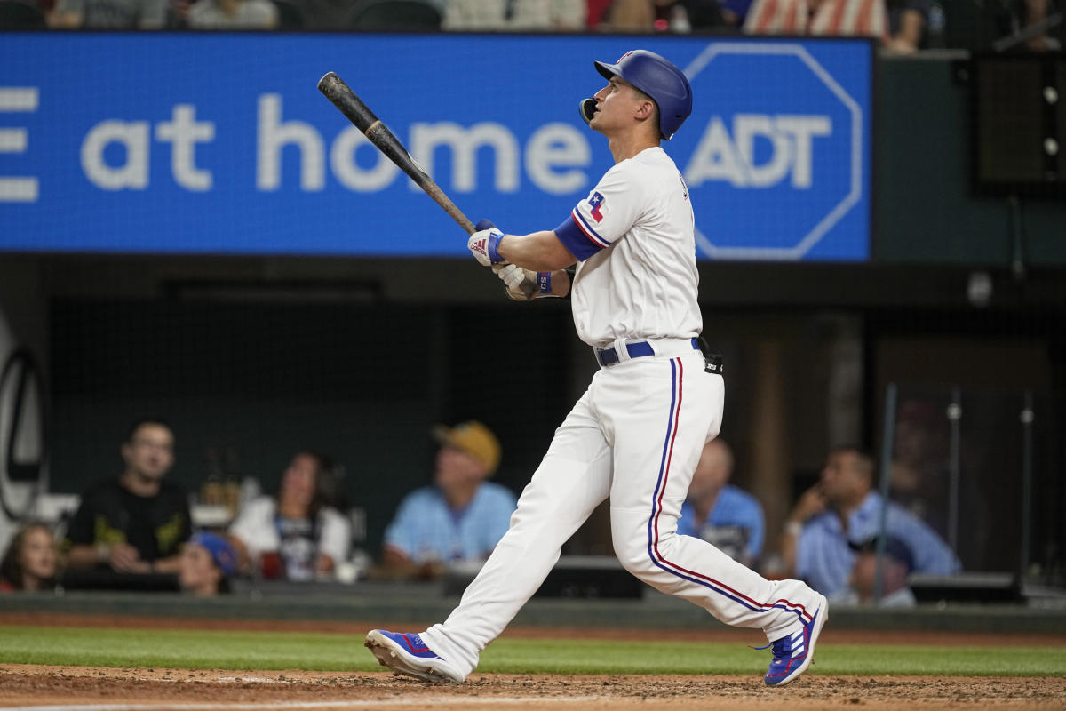 Corey Seager homers twice, keeps Dodgers' hopes alive in NLCS