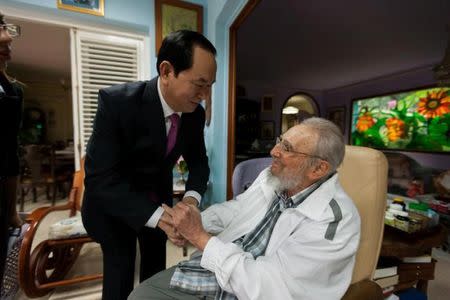 Cuba's former President Fidel Castro (R) and Vietnam's former President Tran Dai Quang meet in Havana, Cuba November 15, 2016, in this handout photo provided by Granma. Alex Castro/Courtesy of Granma/Handout via Reuters