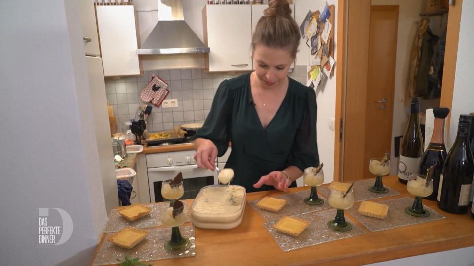 Das Dessert aus Lemon-Curd-Tartelettes und Sorbet passt zumindest optisch zum Wein-Thema.
 (Bild: RTL)