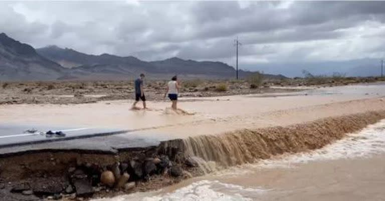 Unas 1.000 personas quedaron varadas en el Valle de la Muerte debido a las copiosas lluvias